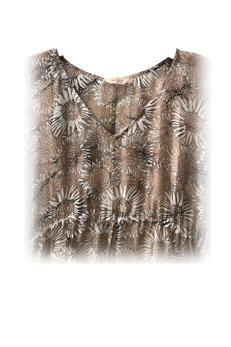 bird view of Kaftan Kate v neck collar