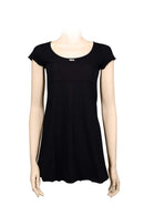 Tee scoop neck with decorative shells- black