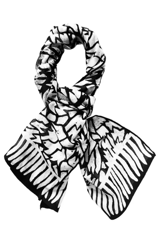 BLACK & WHITE PETALS