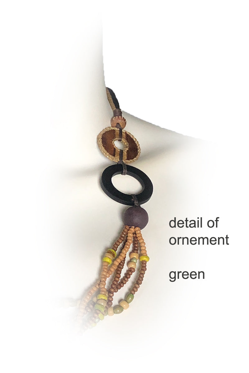 Woody Necklace Detail Green